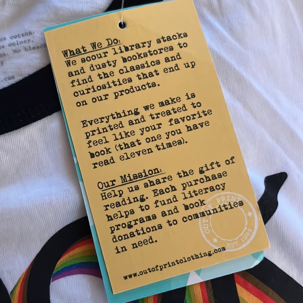 Book Nerd tee - Picture 5 of 5